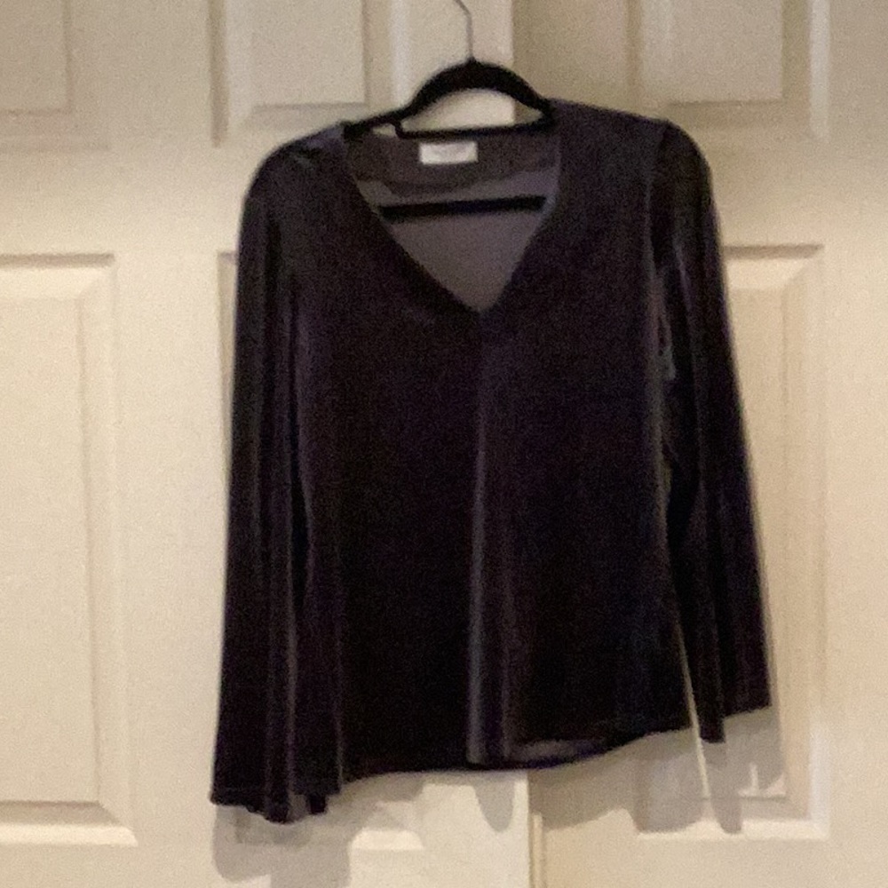 Top. Grey velour top